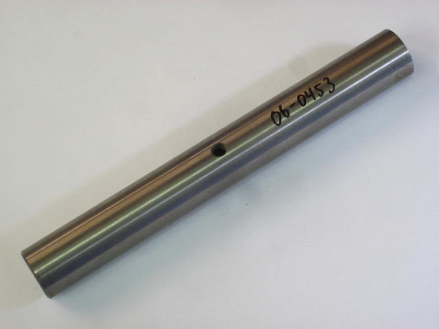 06-0453 swingarm spindle Norton Commando