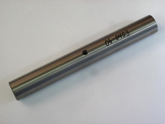 06-0453 swingarm spindle Norton Commando