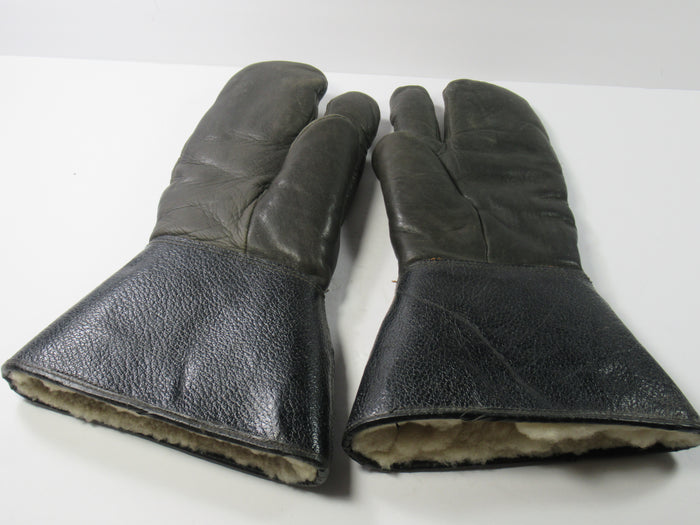 Black leather cold weather gauntlet gloves Vintage motorcycle retro Medium to large 1950s