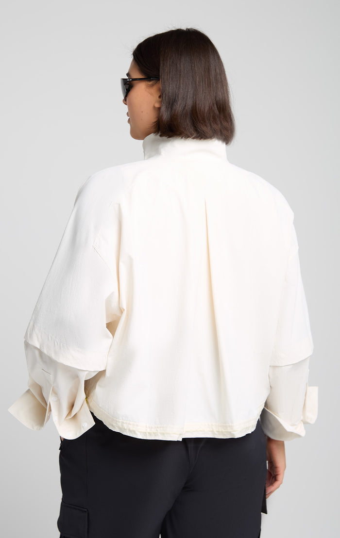 Woman wearing SENIQ Dirtpop Trek Jacket and Trailmix Pants