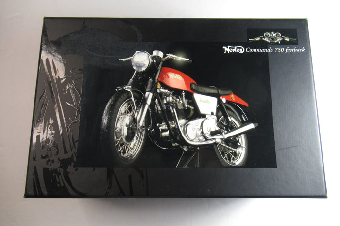 Norton Commando 750 1968 fastback Die-cast Model red