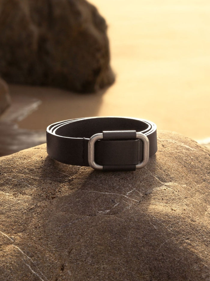 Saddle black leather buckle belt front view 2