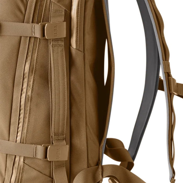 YETI CROSSROADS BACKPACK 27L [CLR:ALPINE BROWN]