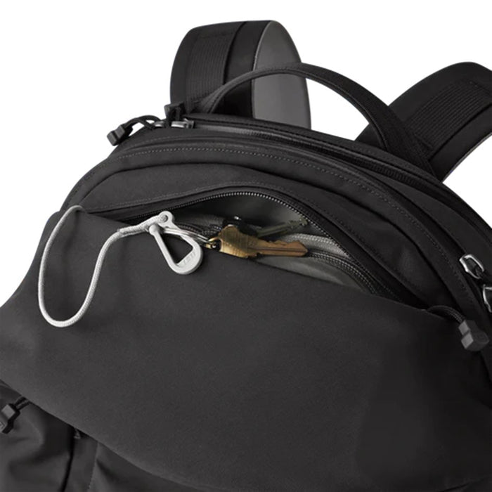 YETI CROSSROADS BACKPACK 27L [CLR:BLACK]